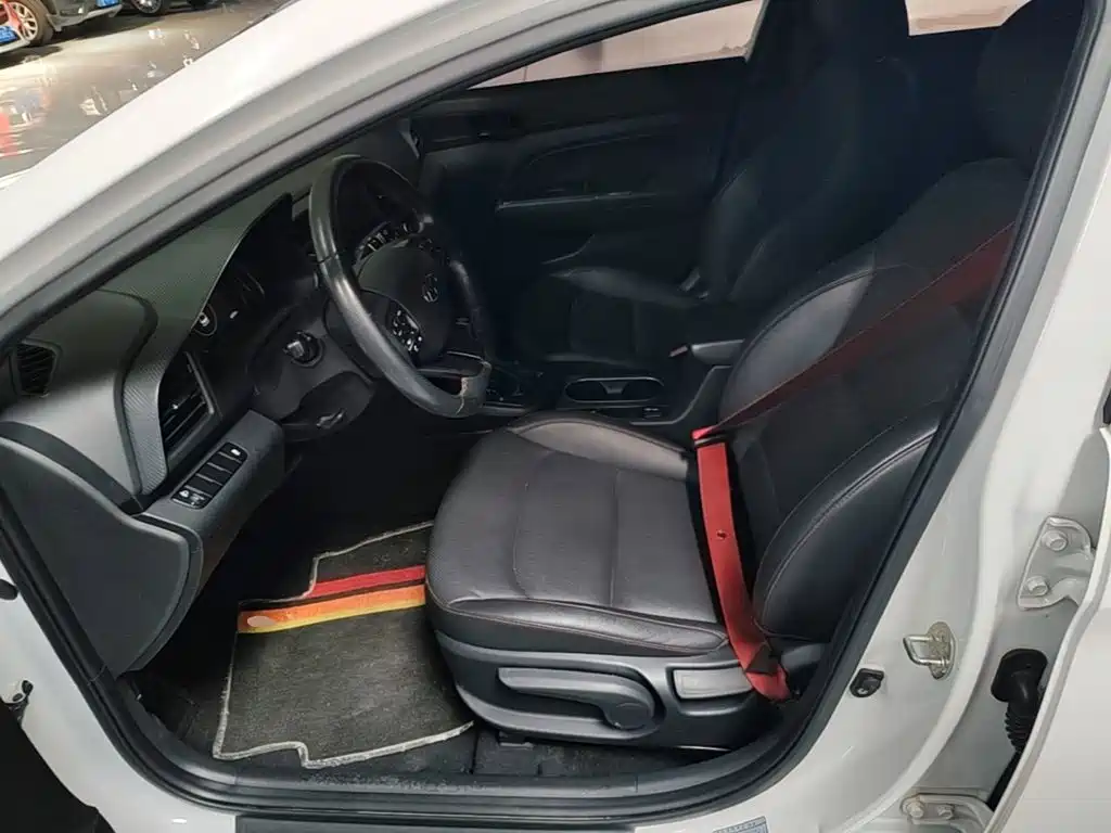 Hyundai Elantra — миниатюра 15