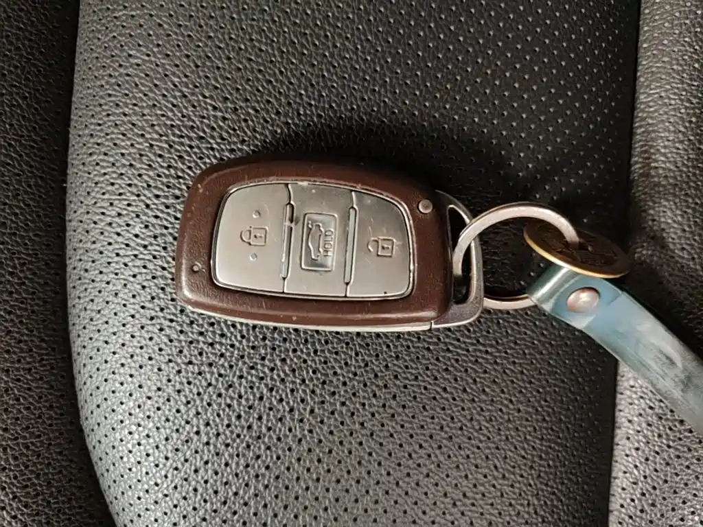 Hyundai Elantra — миниатюра 9