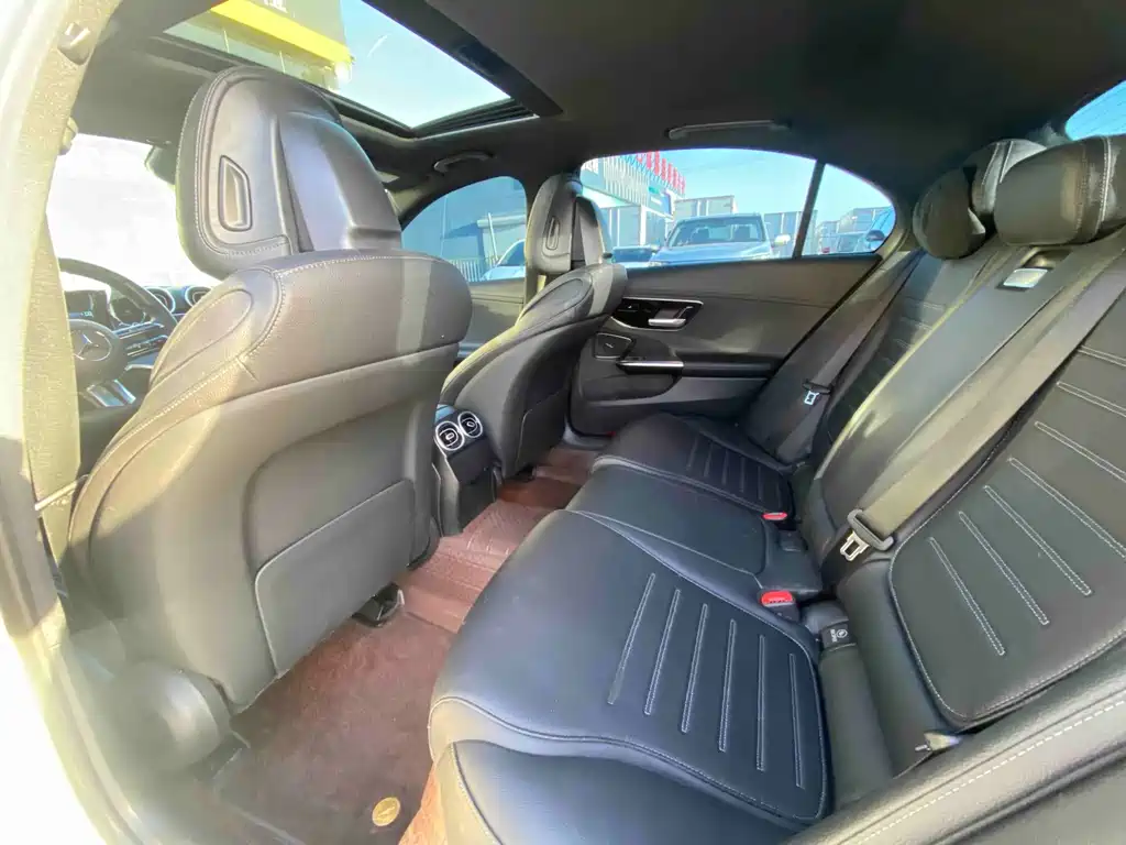 Mercedes-Benz C-Class — миниатюра 8