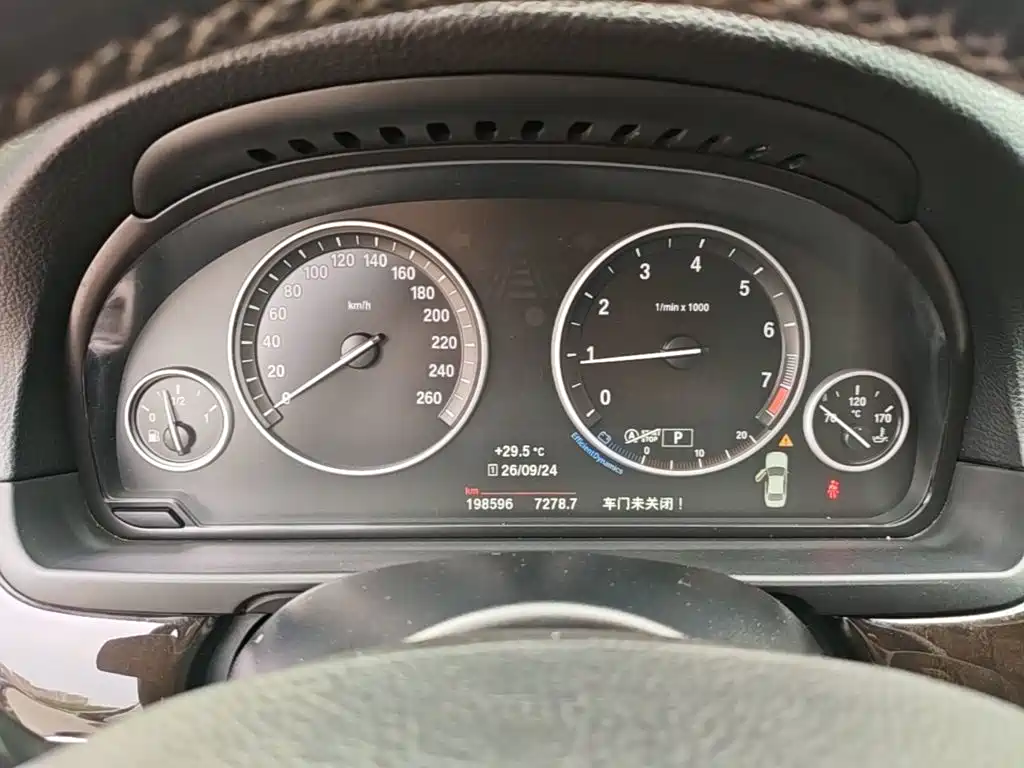 BMW 5 Series — миниатюра 12