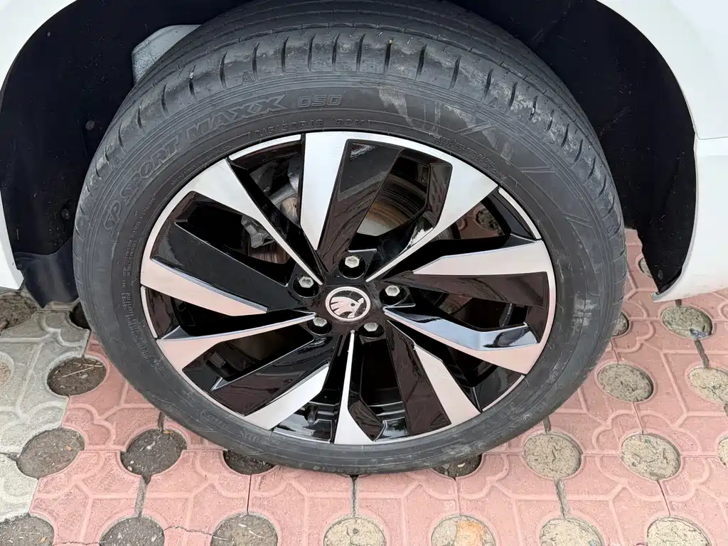 Skoda Karoq — миниатюра 8