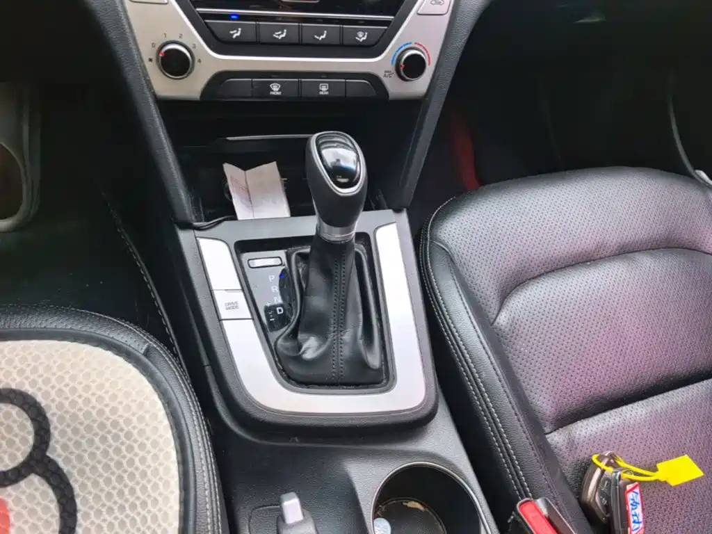 Hyundai Elantra — миниатюра 14