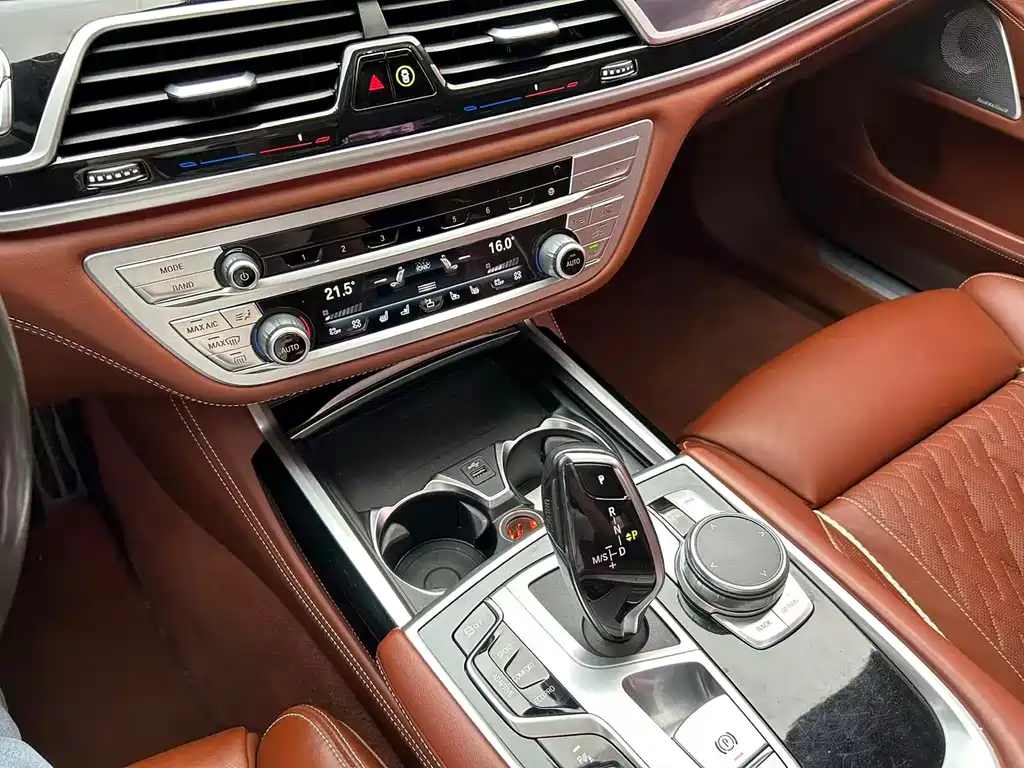 BMW 7 Series — миниатюра 25