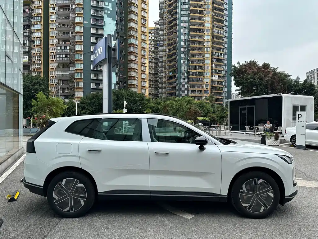 Volvo XC70 PHEV — миниатюра 4