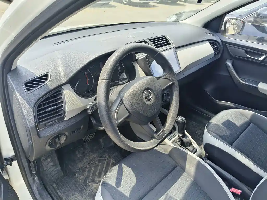 Skoda Fabia — миниатюра 12