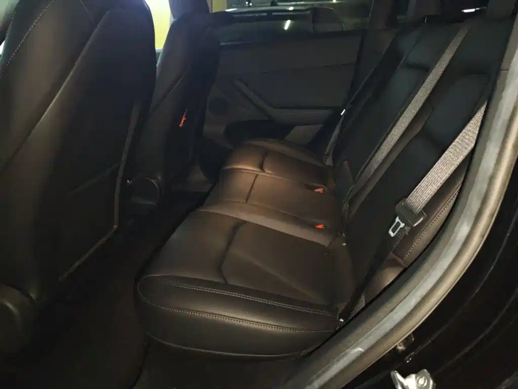 Tesla Model Y — миниатюра 13
