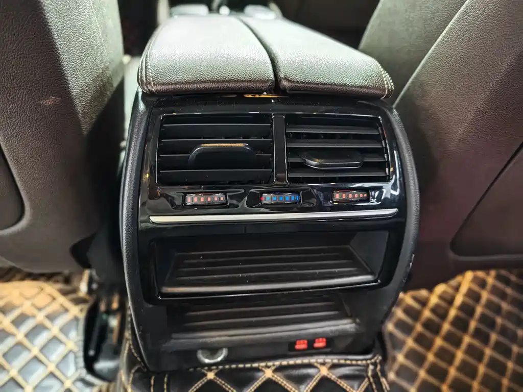 BMW 5 Series — миниатюра 9