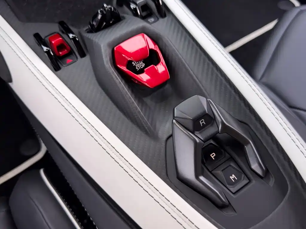 Lamborghini Revuelto — миниатюра 30