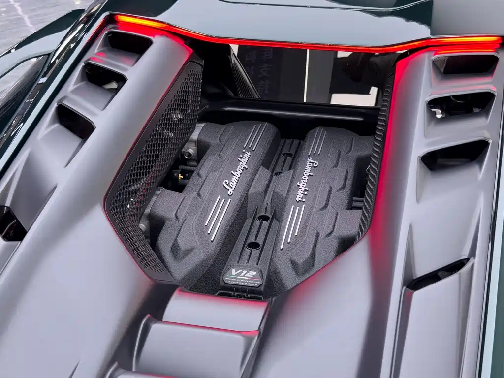 Lamborghini Revuelto — миниатюра 37