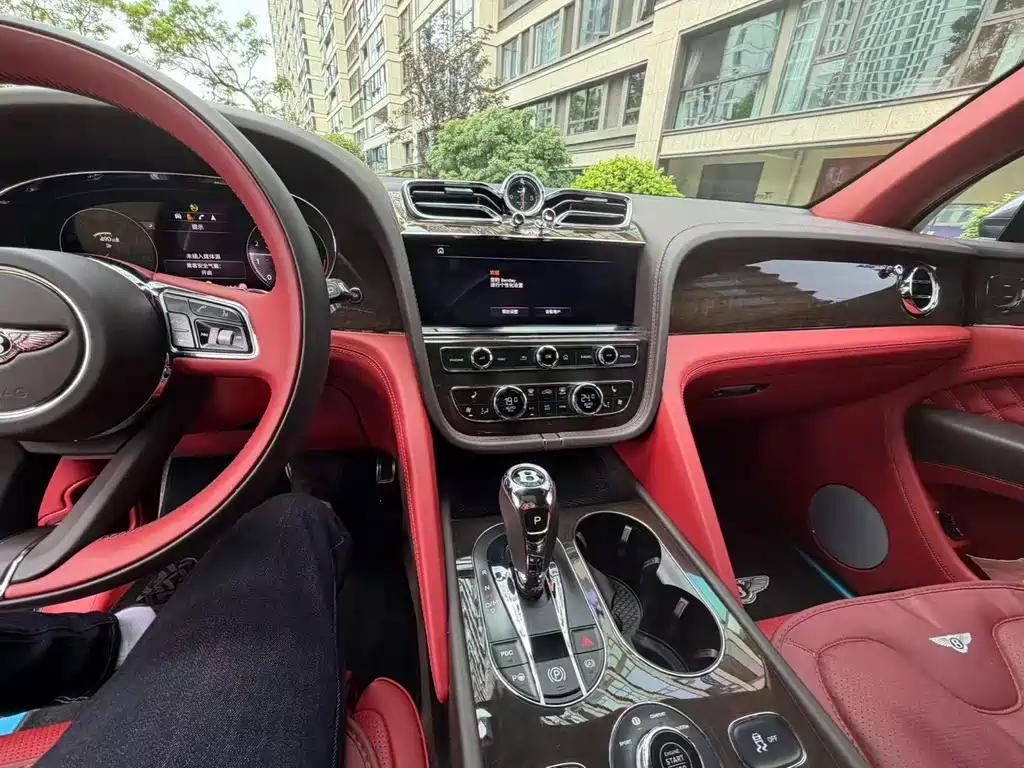 Bentley Bentayga — миниатюра 15