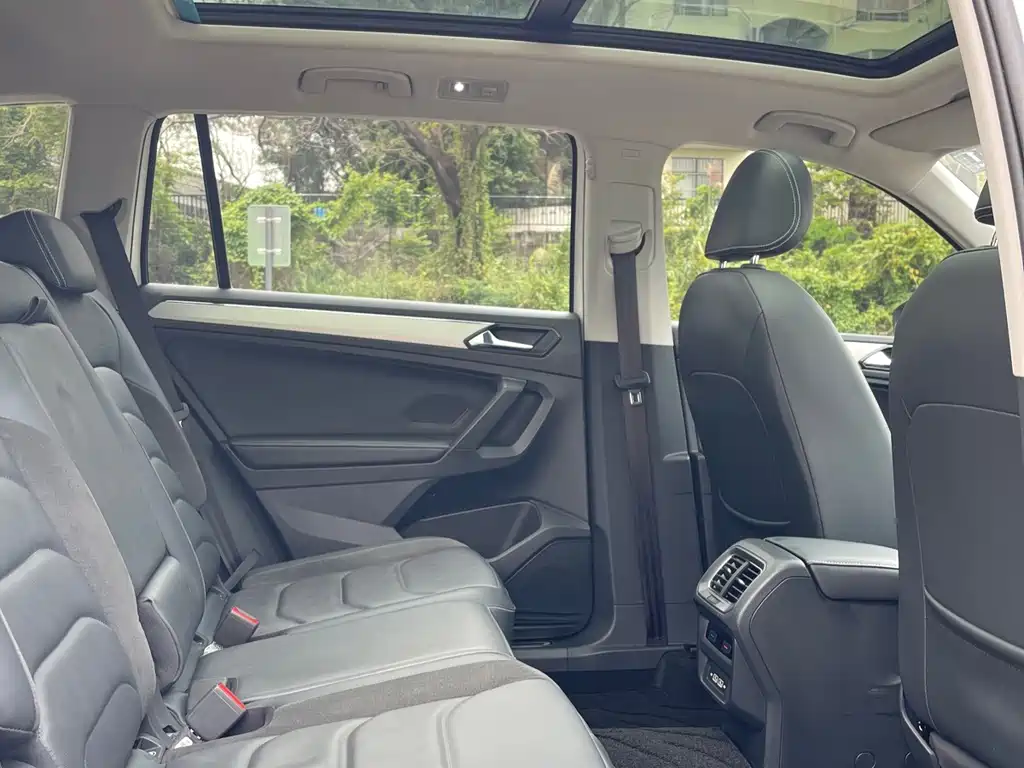 Volkswagen Tiguan L PHEV — миниатюра 24