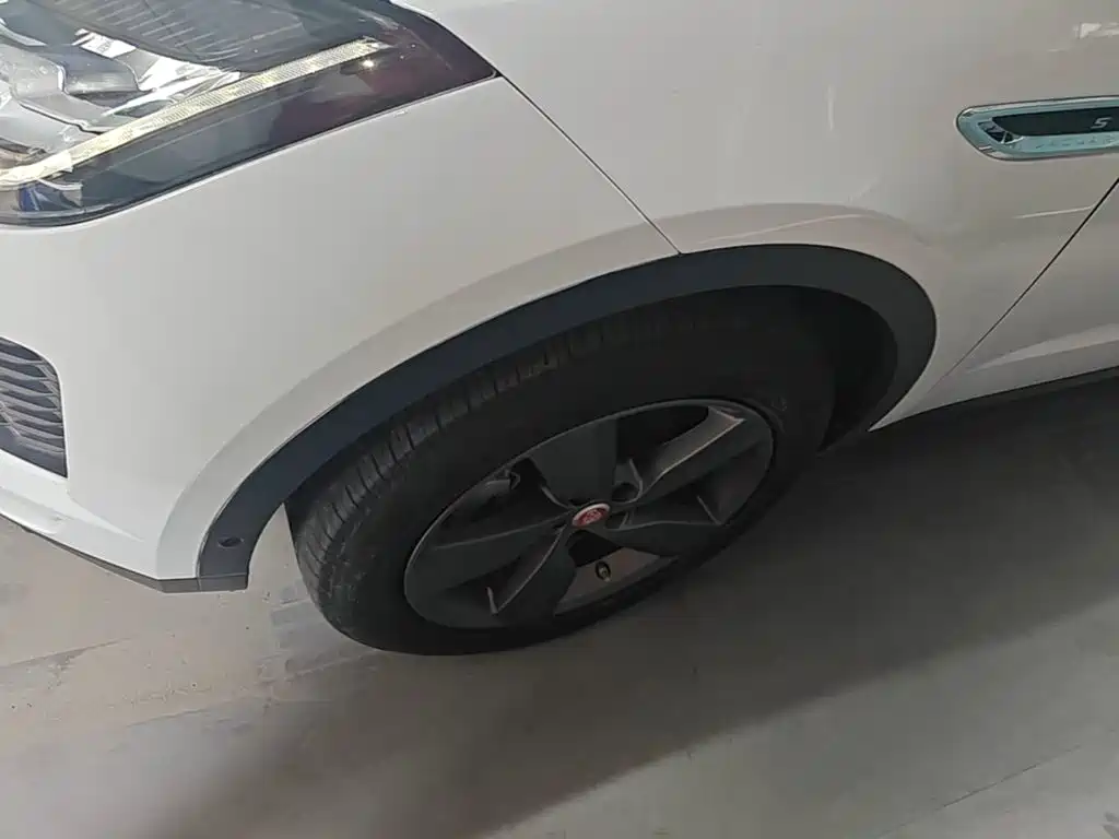 Jaguar E-PACE — миниатюра 23