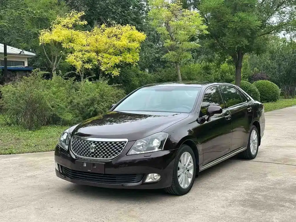 Toyota Crown — миниатюра 3