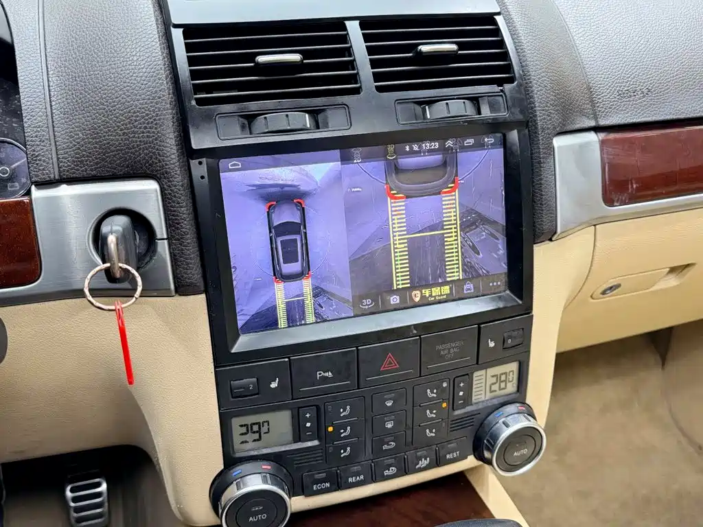 Volkswagen Touareg — миниатюра 8