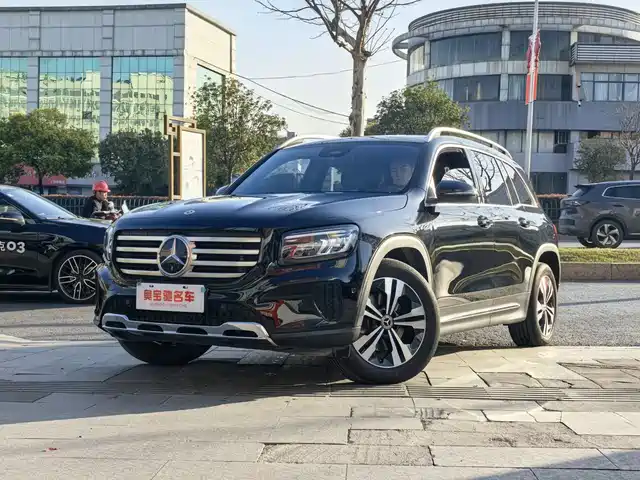 MERCEDES-BENZ GLB