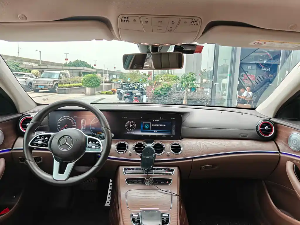 Mercedes-Benz E-Class — миниатюра 10