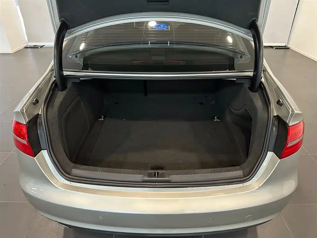 Audi A4L — миниатюра 7