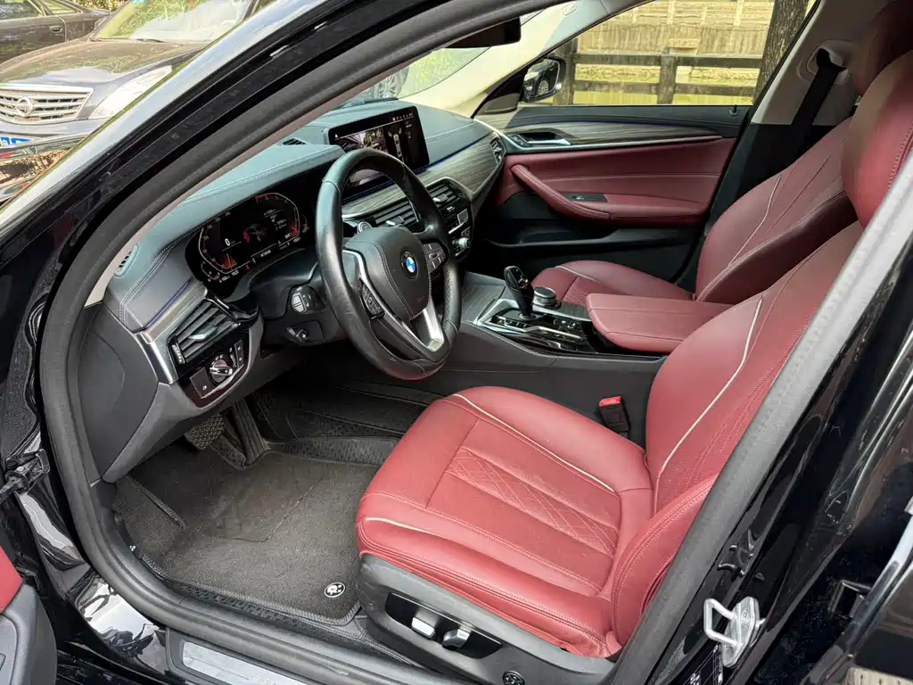 BMW 5 Series — миниатюра 7