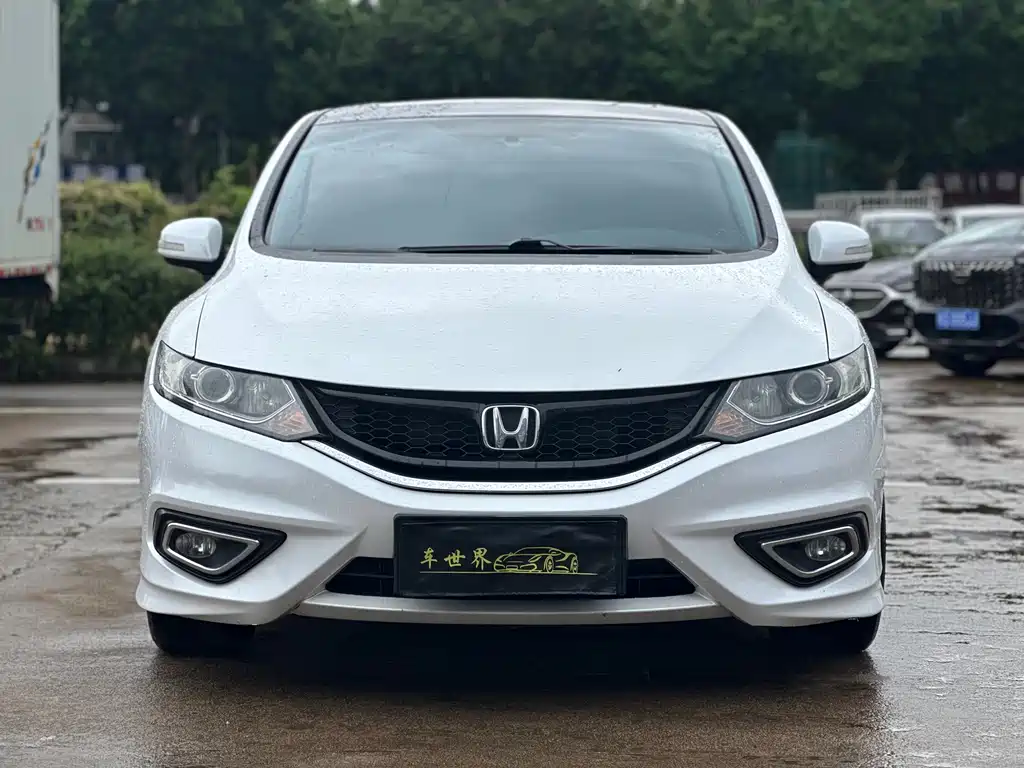 Honda Jade 2014 1.8L CVT Luxury 5 мест