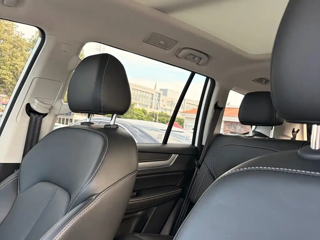 Roewe RX8 — миниатюра 5