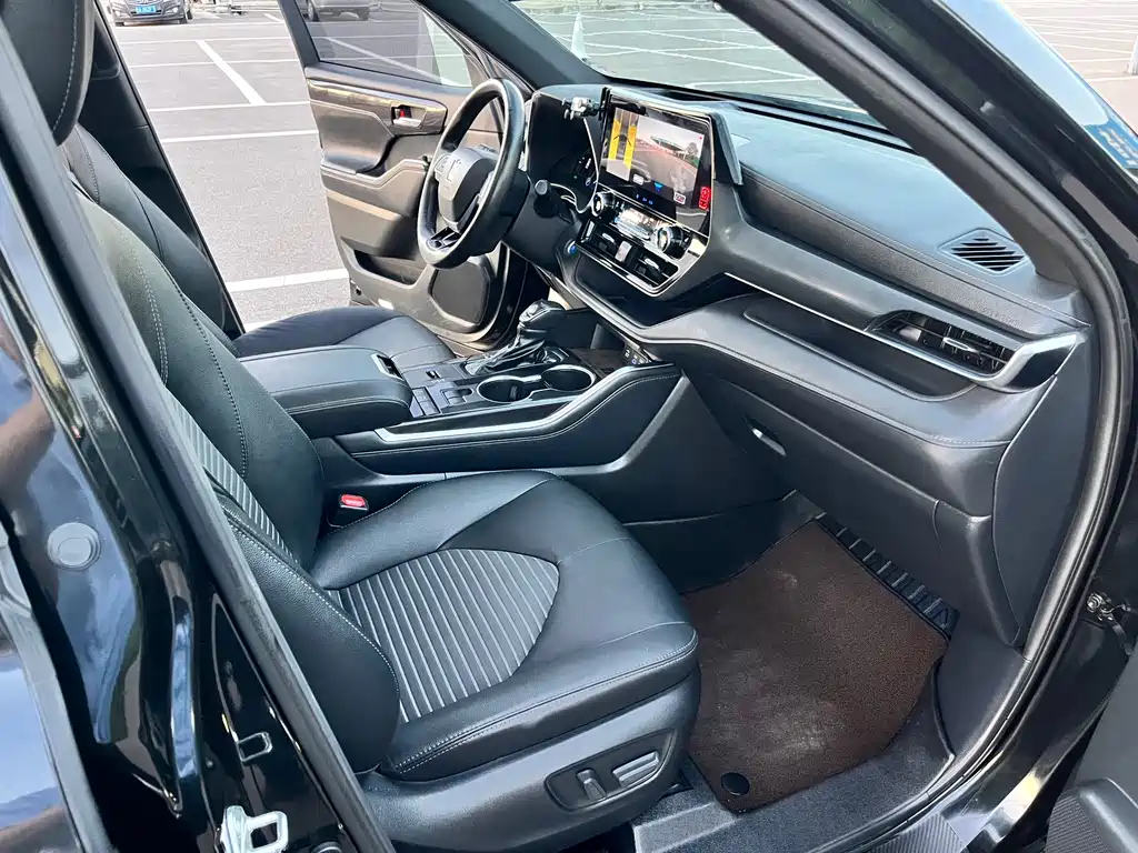 Toyota Crown Kluger — миниатюра 9