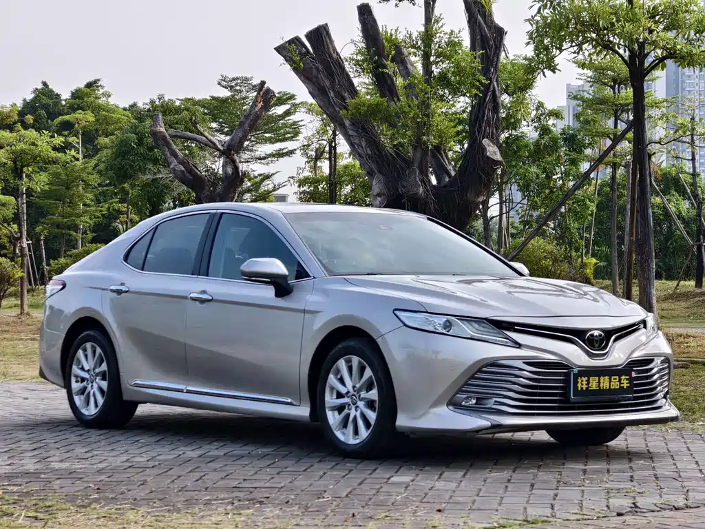 Toyota Camry — миниатюра 3