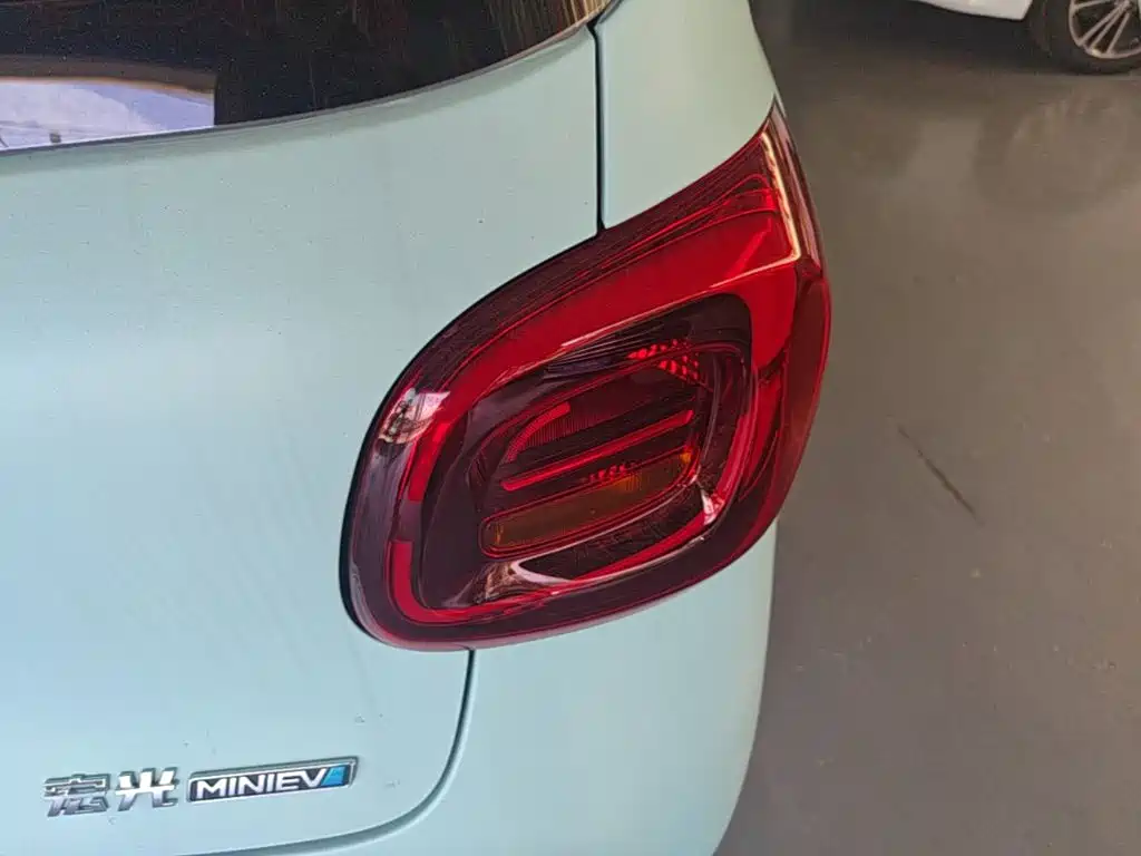 Wuling MINIEV — миниатюра 8