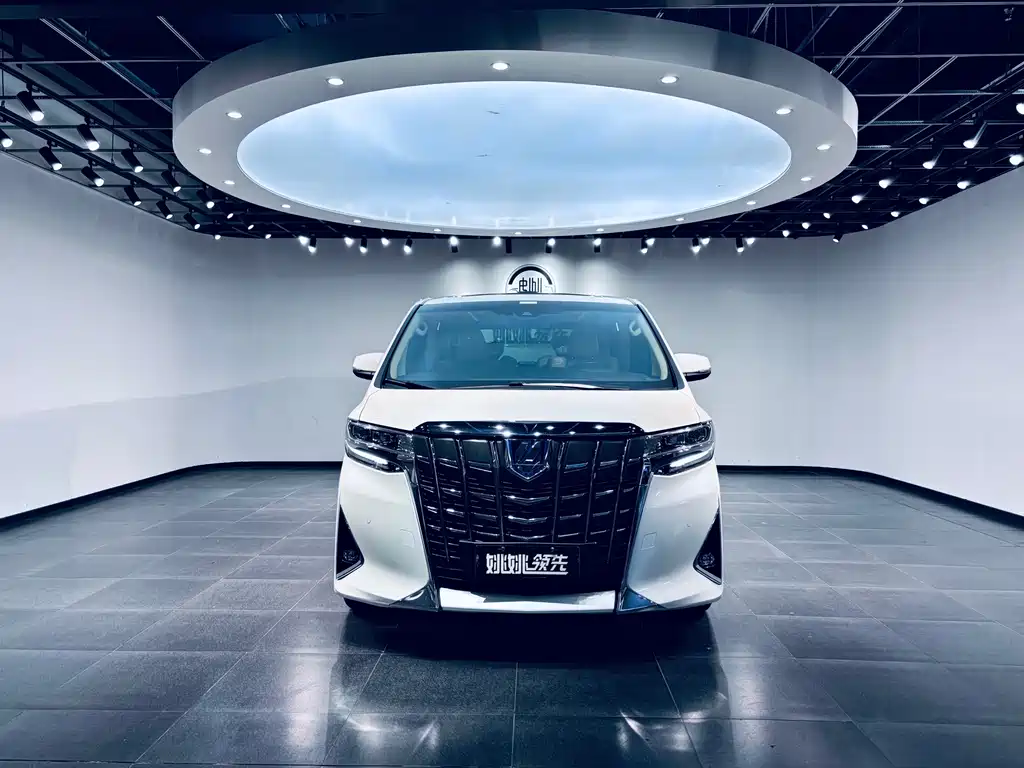 Toyota Alphard — миниатюра 2