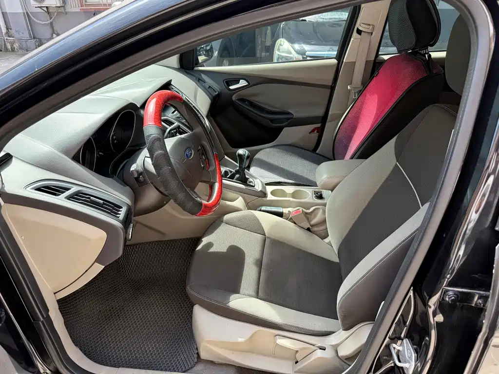 Ford Focus 2012 1.6L MT Comfort