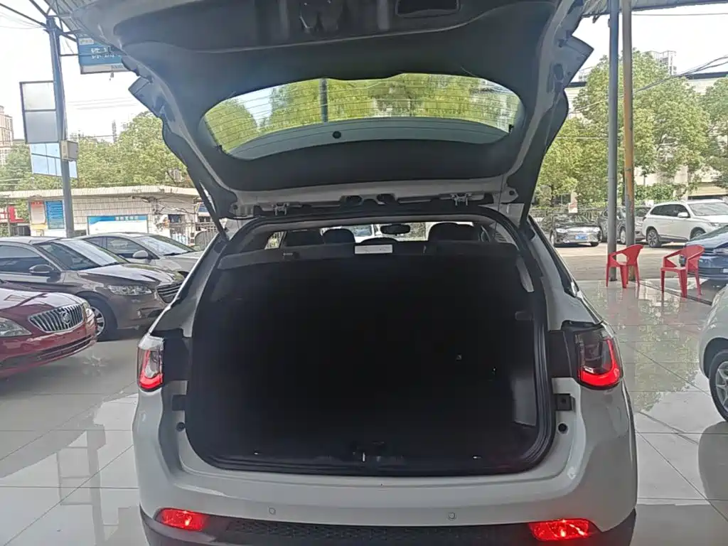 Jeep Compass — миниатюра 19