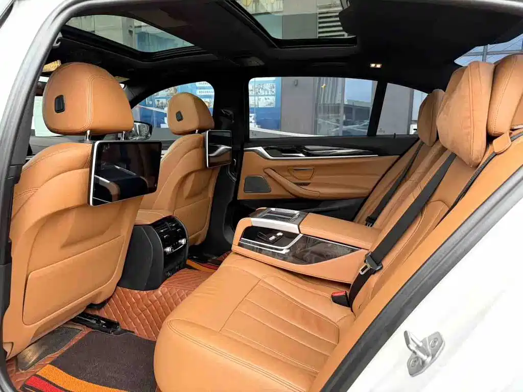 BMW 5 Series — миниатюра 5