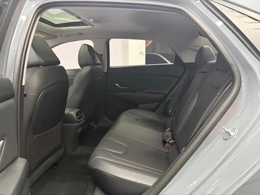 Hyundai Elantra — миниатюра 16