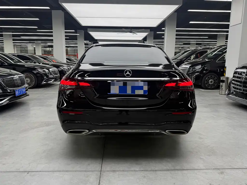 Mercedes-Benz E-Class — миниатюра 14