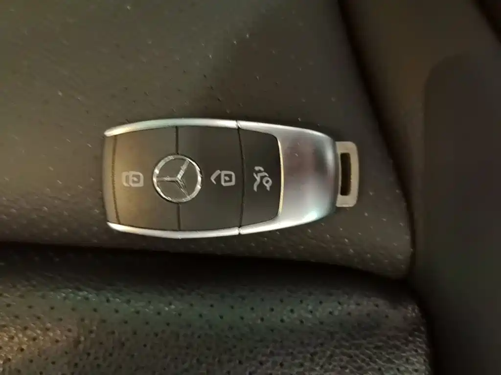 Mercedes-Benz C-Class — миниатюра 9
