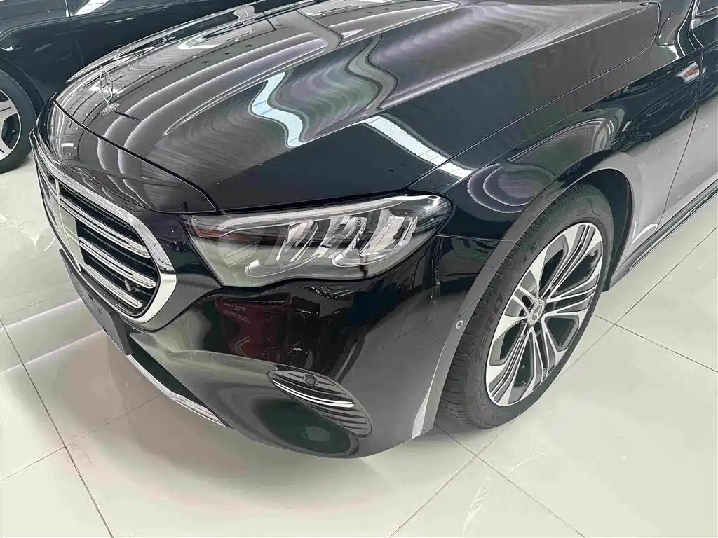 Mercedes-Benz E-Class — миниатюра 3