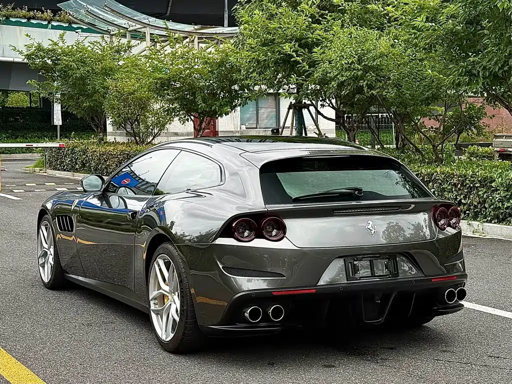 Ferrari GTC4Lusso — миниатюра 4