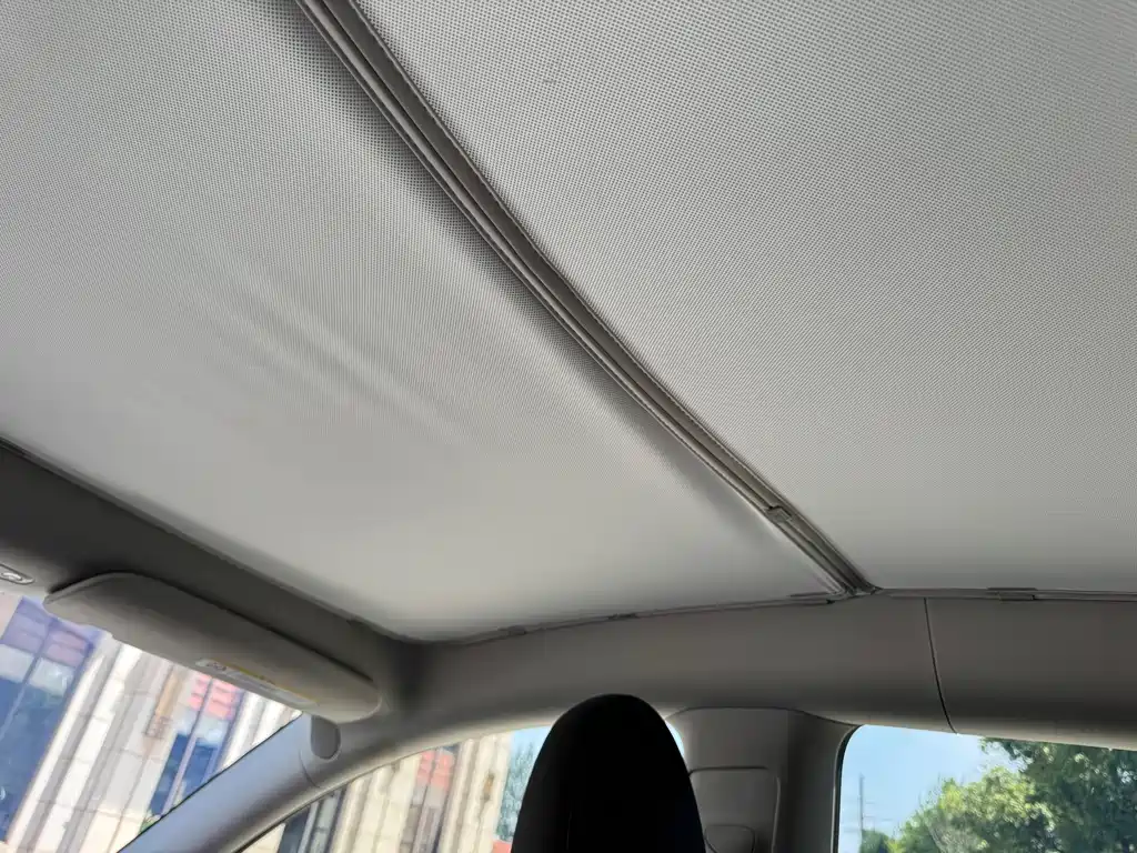 Tesla Model Y — миниатюра 11