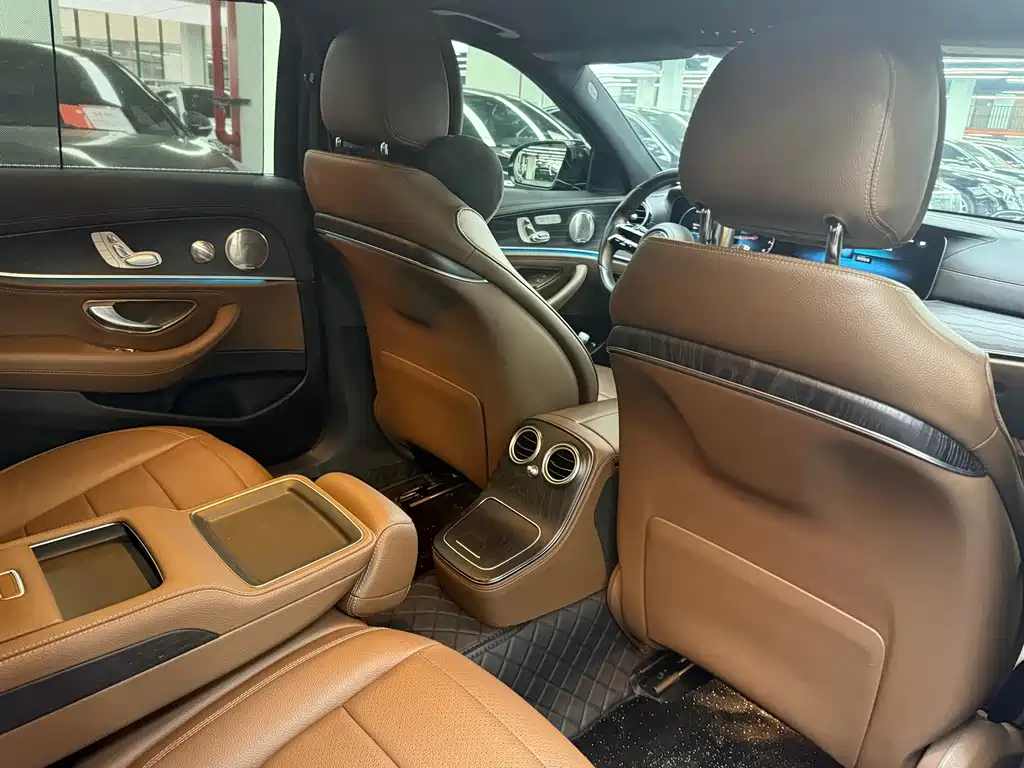 Mercedes-Benz E-Class — миниатюра 12