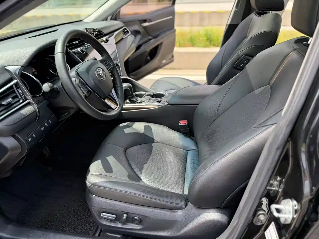 Toyota Camry — миниатюра 4