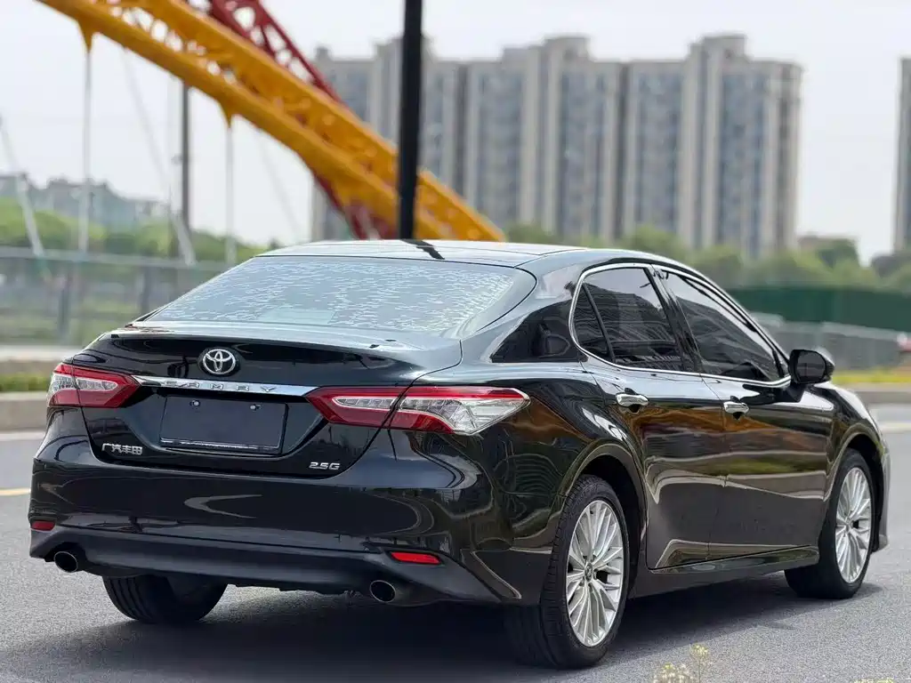 Toyota Camry — миниатюра 7