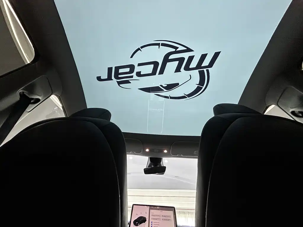 Tesla Model Y — миниатюра 16