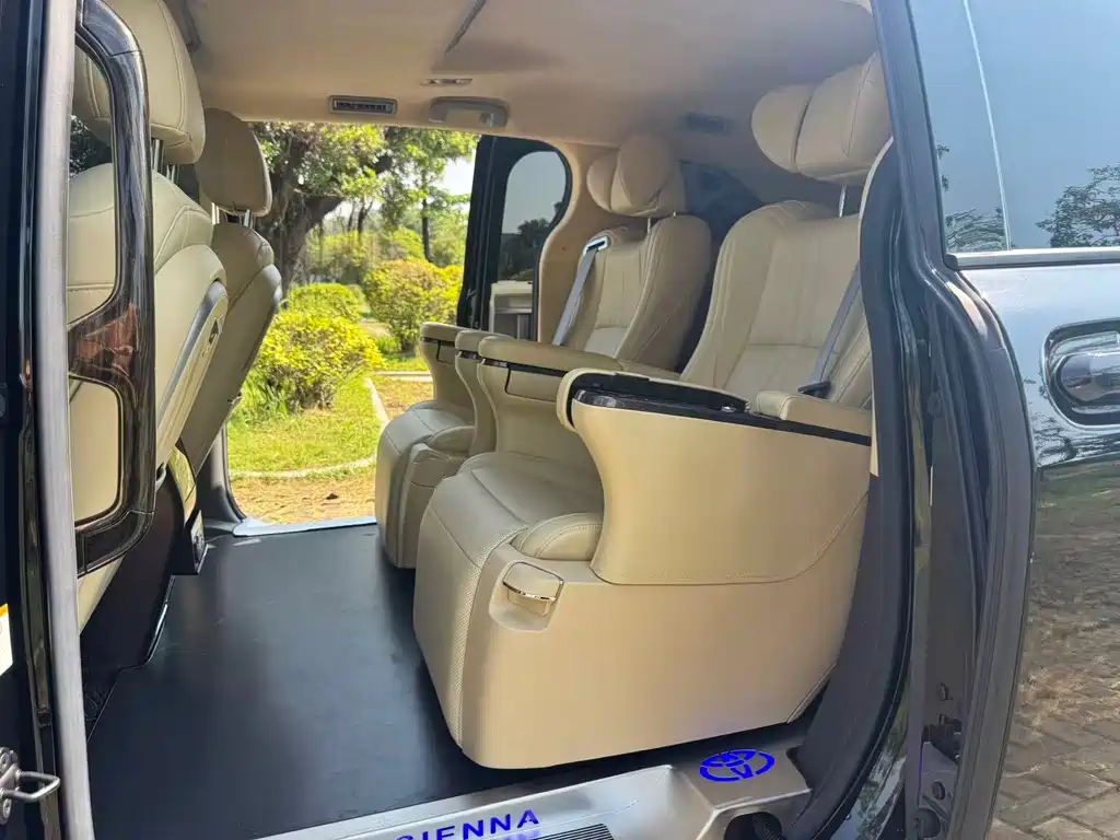 Toyota Sienna — миниатюра 10