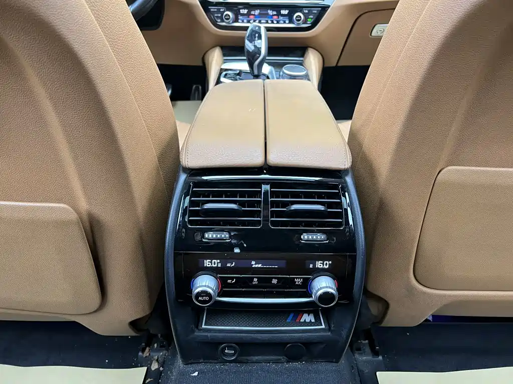 BMW 5 Series — миниатюра 38