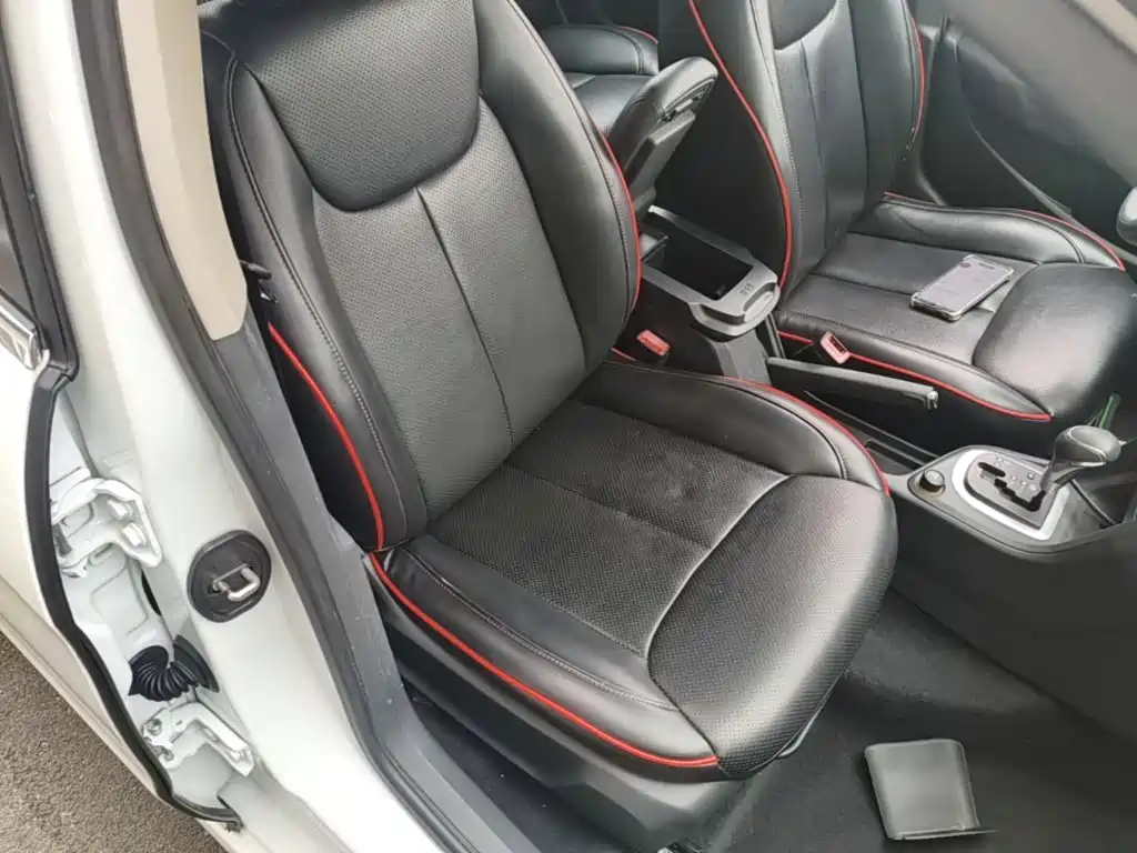 Peugeot 308 — миниатюра 25