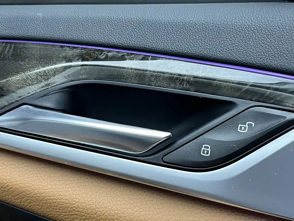 BMW 5 Series — миниатюра 10