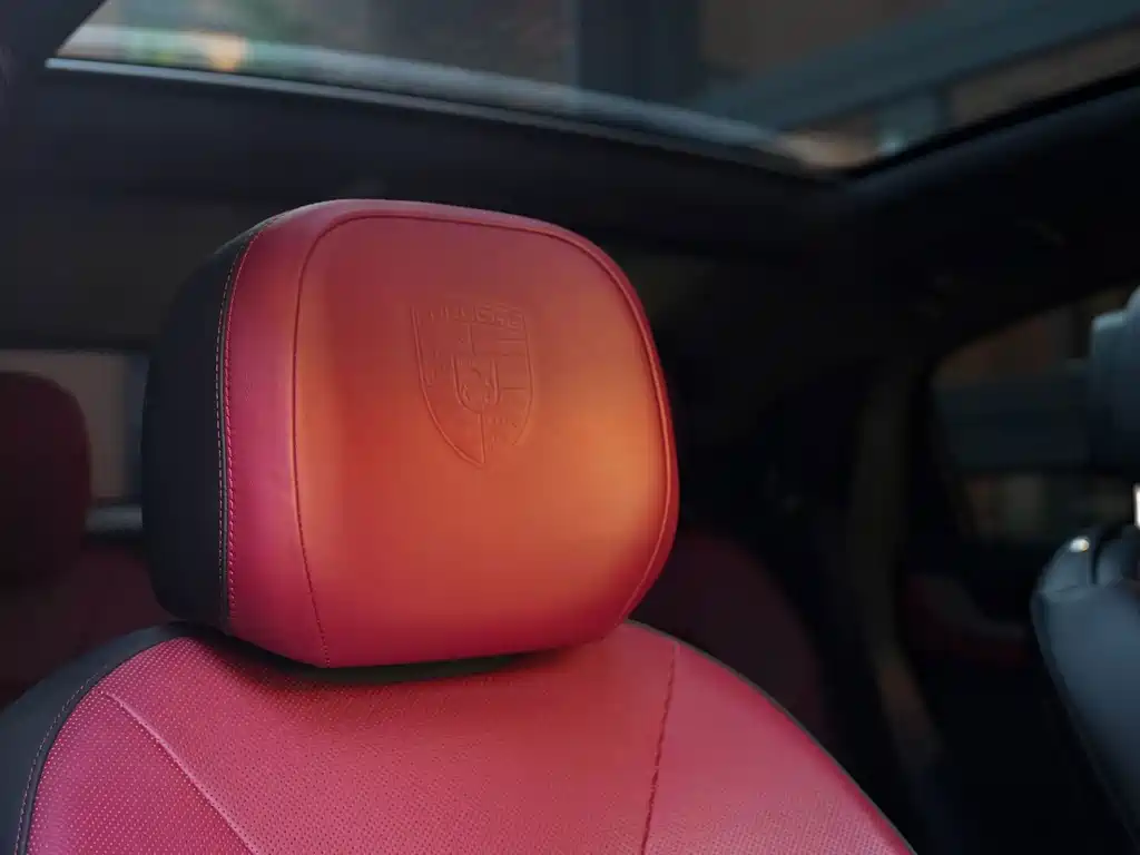 Porsche Cayenne — миниатюра 12