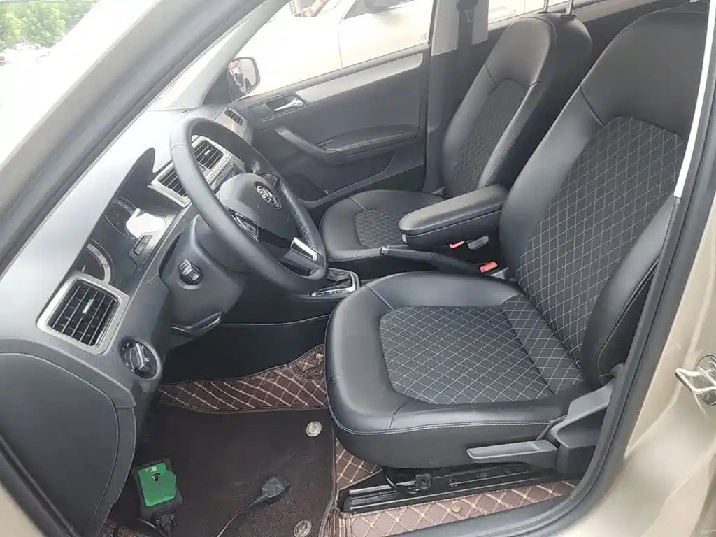 Skoda Rapid — миниатюра 15