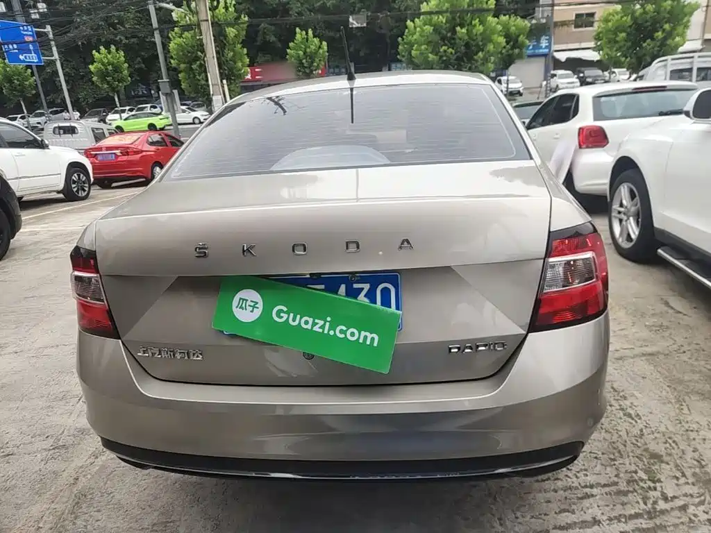 Skoda Rapid — миниатюра 6