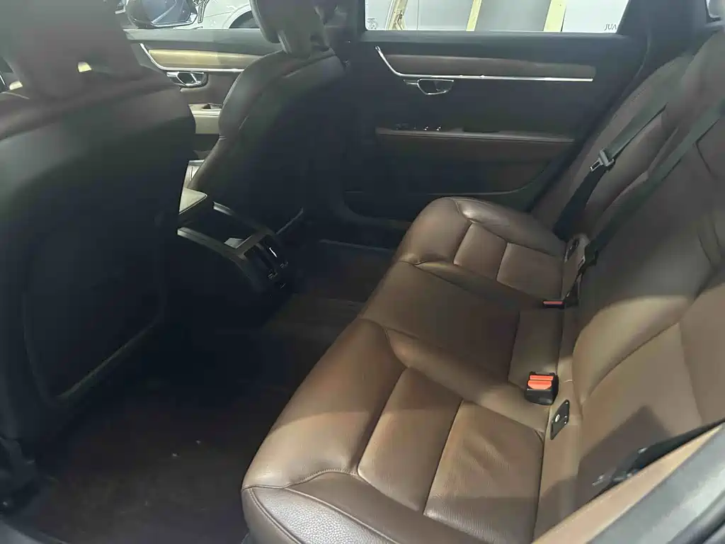 Volvo S90 — миниатюра 6