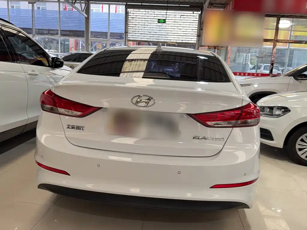 Hyundai Elantra — миниатюра 6
